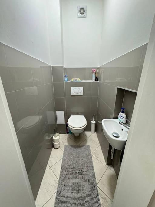 Apartamento Cozy Karlin Praga Exterior foto